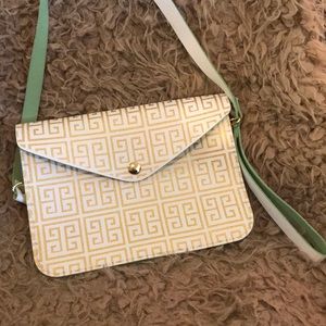 Modern crossbody 💚